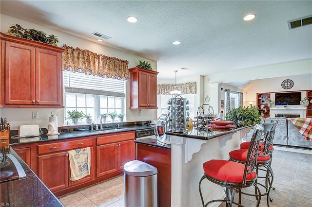 2001 Fieldstone LN, Suffolk, VA 23434