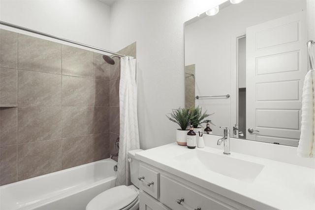 299 Peakside CIR, Dripping Springs, TX 78620