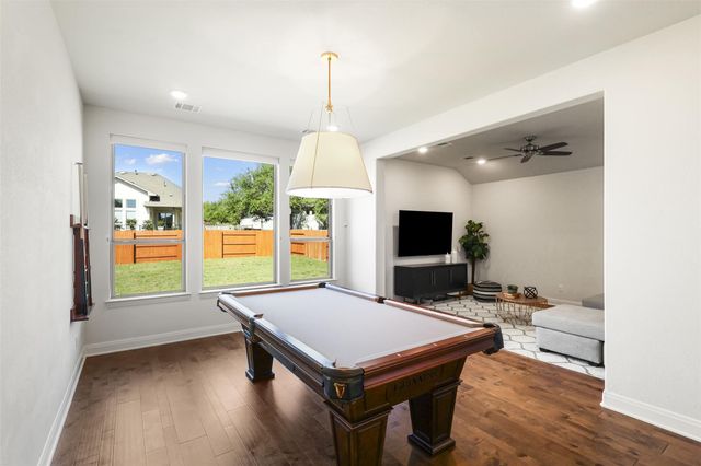 299 Peakside CIR, Dripping Springs, TX 78620