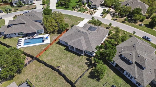 299 Peakside CIR, Dripping Springs, TX 78620