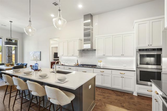299 Peakside CIR, Dripping Springs, TX 78620