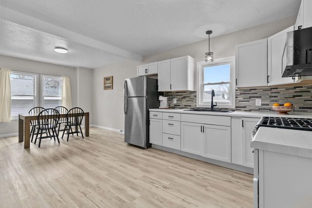 438 S BAIRD STREET, Green Bay, WI 54301