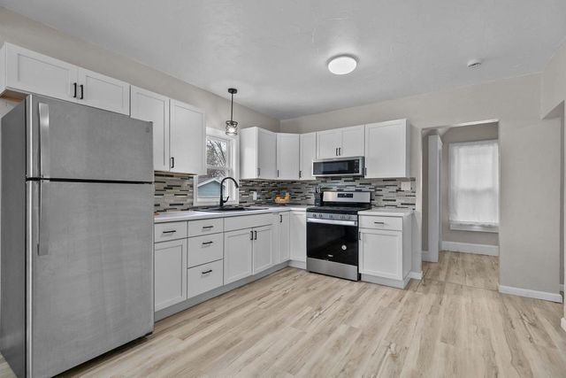 438 S BAIRD STREET, Green Bay, WI 54301