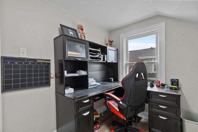 438 S BAIRD STREET, Green Bay, WI 54301