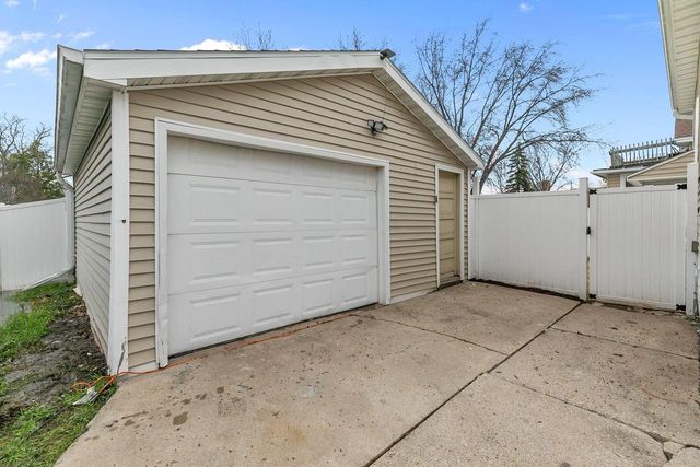 438 S BAIRD STREET, Green Bay, WI 54301