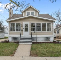 438 S BAIRD STREET, Green Bay, WI 54301