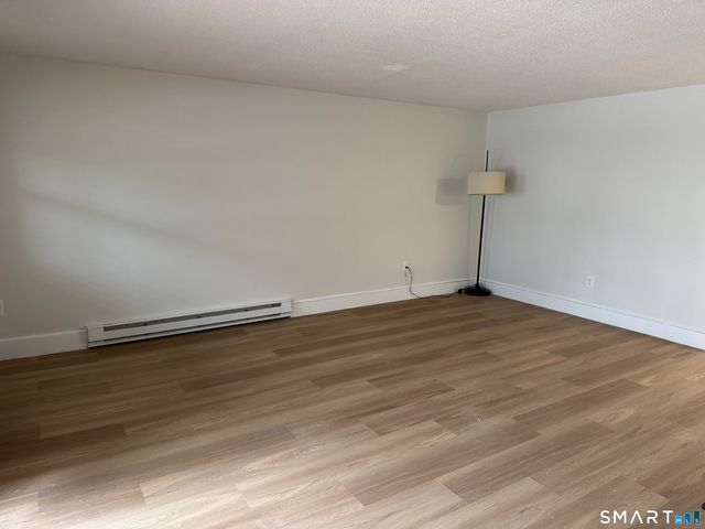 8 Heather Ridge 8, Shelton, CT 06484