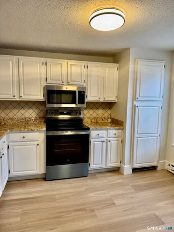 8 Heather Ridge 8, Shelton, CT 06484