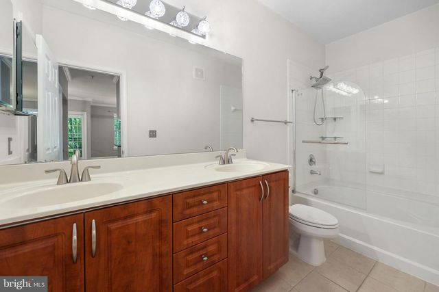 12108 GARDEN GROVE CIR #203, Fairfax, VA 22030