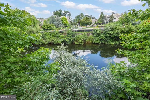12108 GARDEN GROVE CIR #203, Fairfax, VA 22030