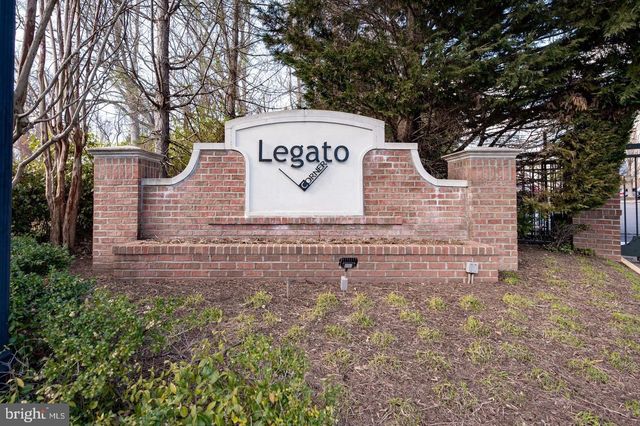 12108 GARDEN GROVE CIR #203, Fairfax, VA 22030
