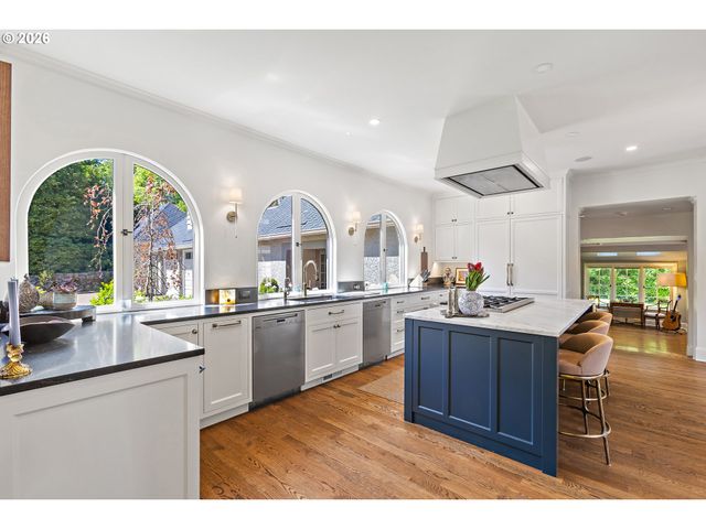 1905 S GREENWOOD Rd, Portland, OR 97219