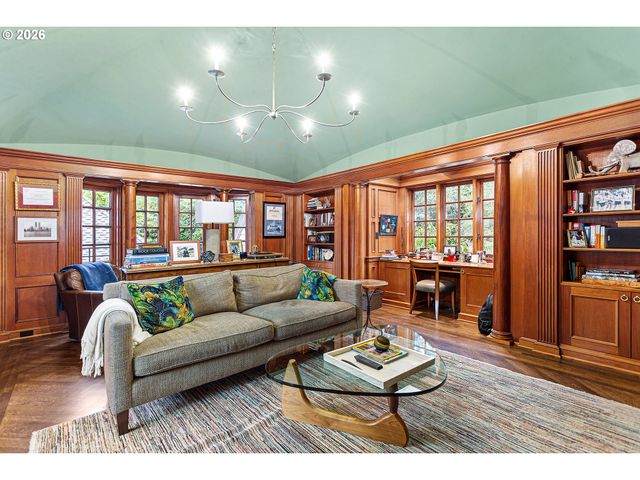 1905 S GREENWOOD Rd, Portland, OR 97219
