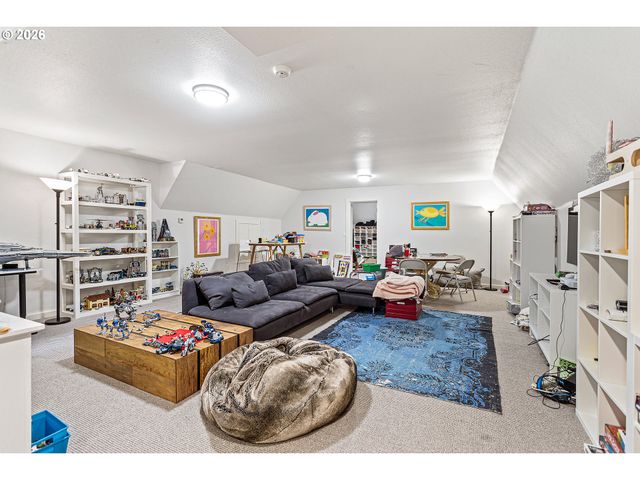 1905 S GREENWOOD Rd, Portland, OR 97219