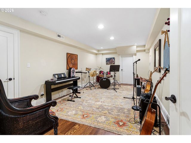 1905 S GREENWOOD Rd, Portland, OR 97219