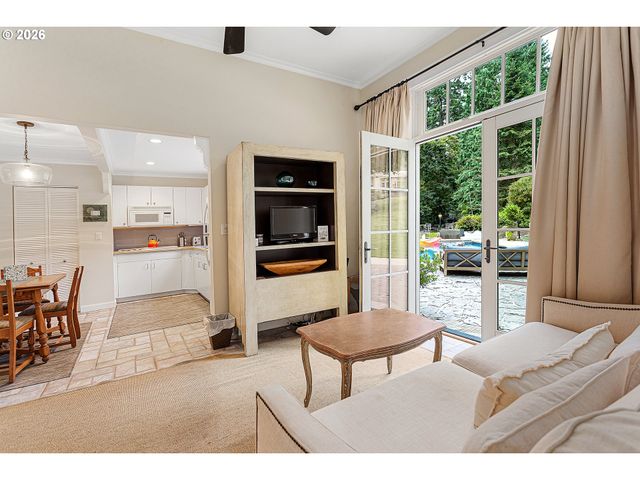 1905 S GREENWOOD Rd, Portland, OR 97219
