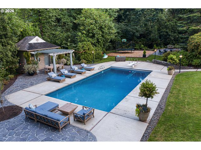 1905 S GREENWOOD Rd, Portland, OR 97219