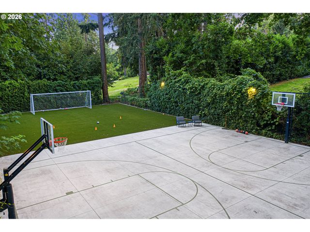 1905 S GREENWOOD Rd, Portland, OR 97219