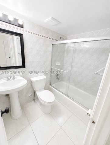 8460 SW 154th Cir Ct 111, Miami, FL 33193