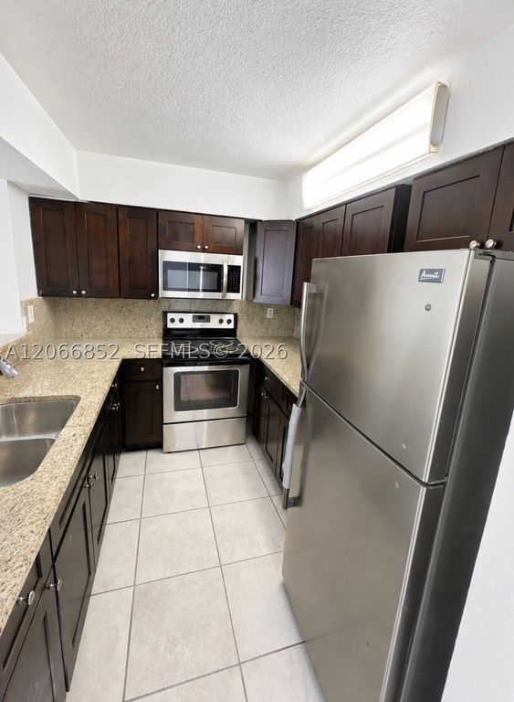 8460 SW 154th Cir Ct 111, Miami, FL 33193