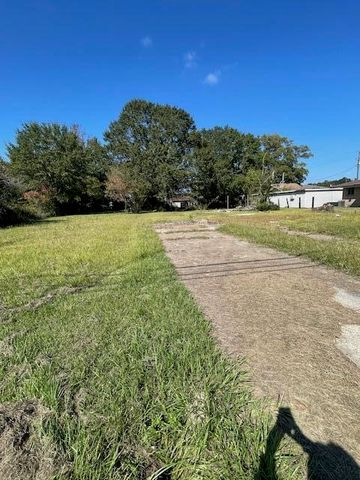 1303 W Pine St., Hattiesburg, MS 39401