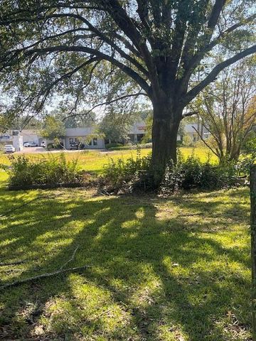 1303 W Pine St., Hattiesburg, MS 39401