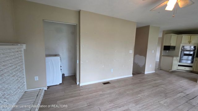 3636 Coachlight Common Street, Lansing, MI 48911