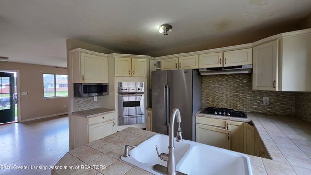 3636 Coachlight Common Street, Lansing, MI 48911