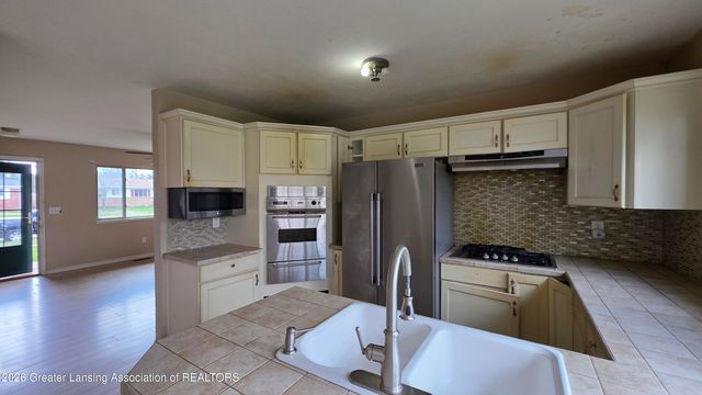 3636 Coachlight Common Street, Lansing, MI 48911