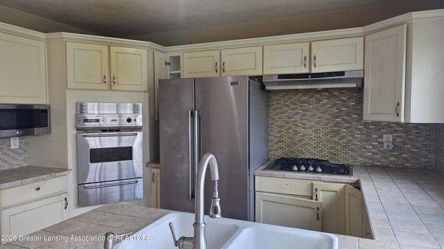 3636 Coachlight Common Street, Lansing, MI 48911