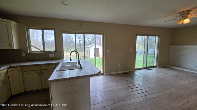 3636 Coachlight Common Street, Lansing, MI 48911