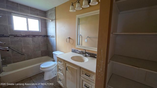 3636 Coachlight Common Street, Lansing, MI 48911