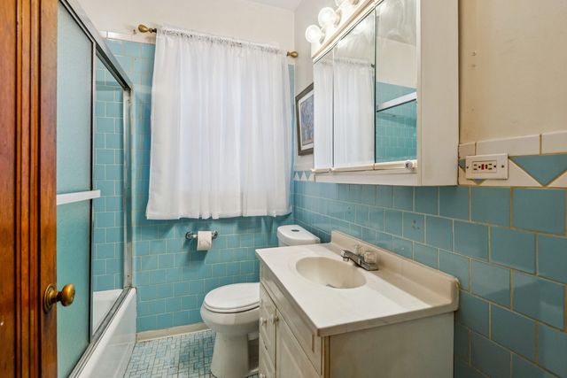 3025 N Nagle Avenue, Chicago, IL 60634