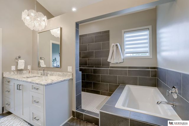 18889 Patrick Circle, Omaha, NE 68022