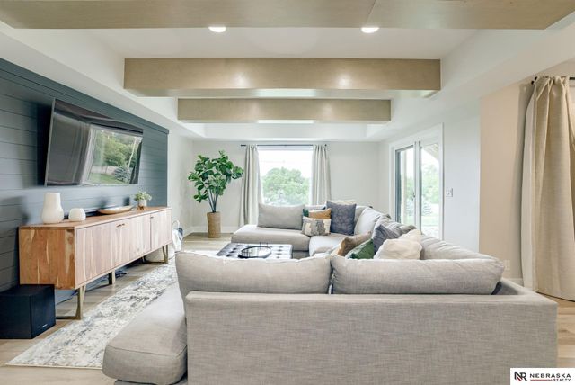 18889 Patrick Circle, Omaha, NE 68022