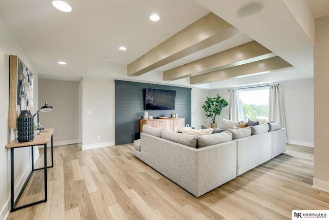 18889 Patrick Circle, Omaha, NE 68022