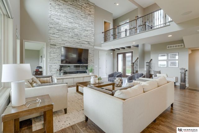 18889 Patrick Circle, Omaha, NE 68022