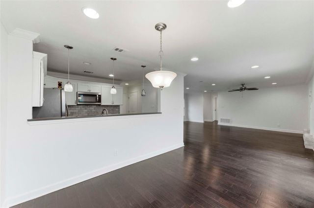 1909 Crooked LN, Austin, TX 78741