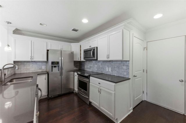 1909 Crooked LN, Austin, TX 78741
