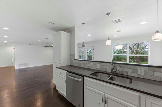 1909 Crooked LN, Austin, TX 78741