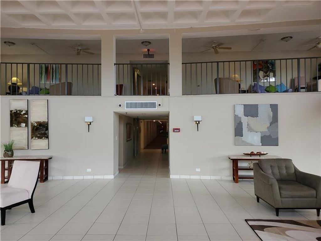 9233 SW 8th St 220, Boca Raton, FL 33428