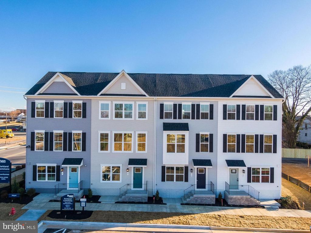 1201 OASIS AVE, Ranson, WV 25438