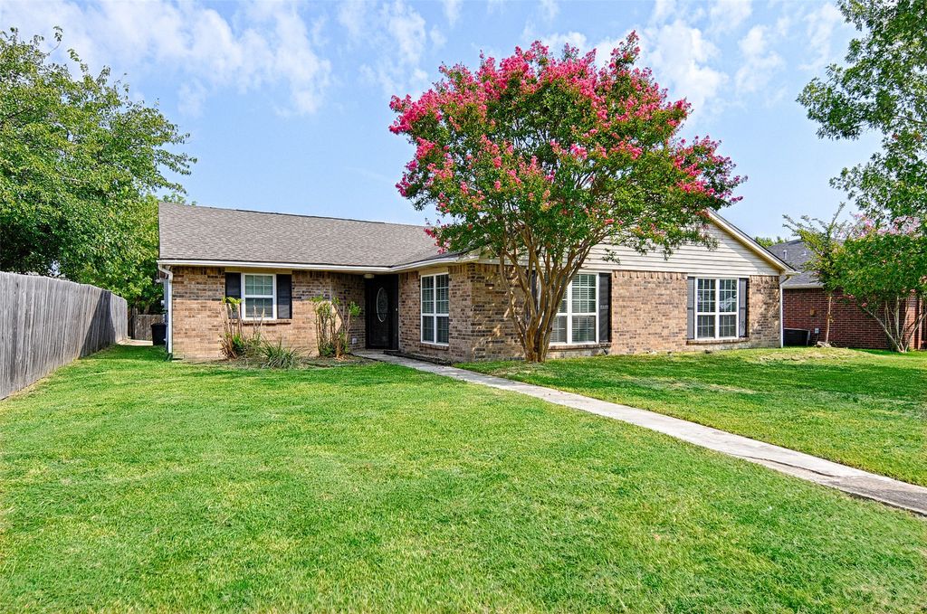 1301 Devonshire Lane, Mesquite, TX 75150
