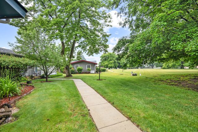 907 Royal Drive 3b, Mchenry, IL 60050