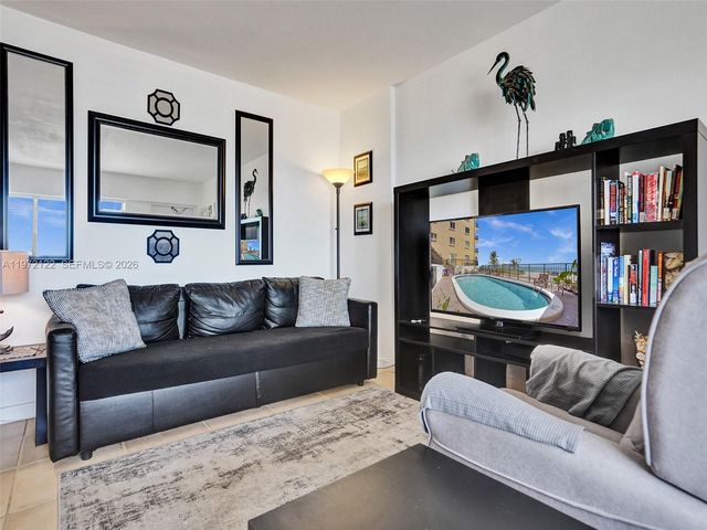 1815 N Surf Rd 202, Hollywood, FL 33019