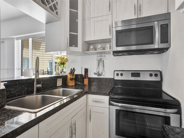 1815 N Surf Rd 202, Hollywood, FL 33019