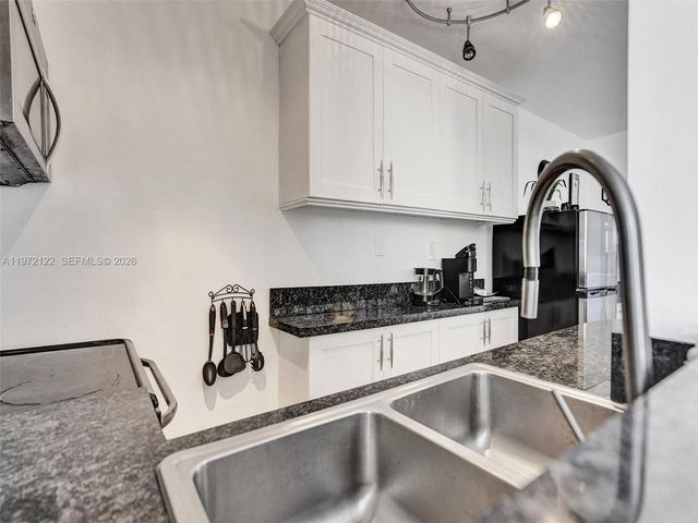 1815 N Surf Rd 202, Hollywood, FL 33019