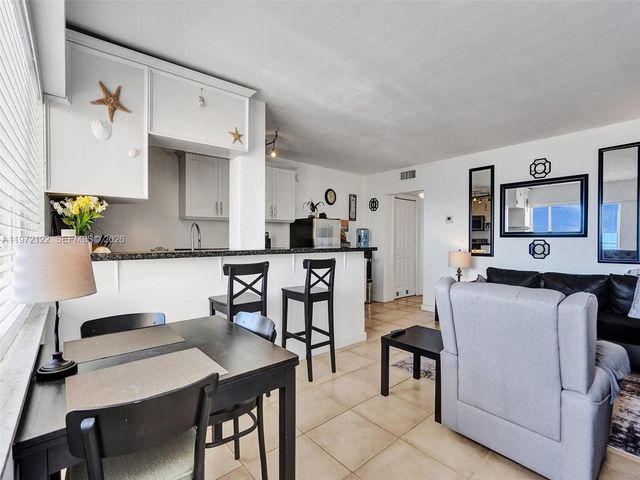 1815 N Surf Rd 202, Hollywood, FL 33019