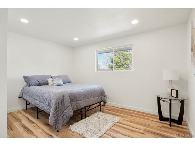 23 University Dr, Longmont, CO 80503