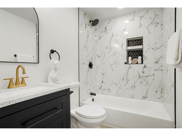 23 University Dr, Longmont, CO 80503